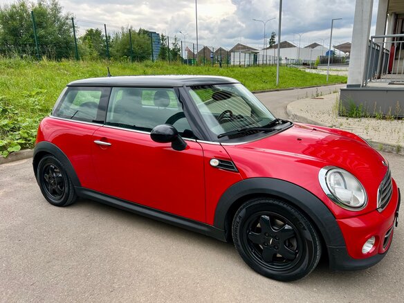 2011 Mini Hatch Cooper II (R56) Рестайлинг, красный - вид 1
