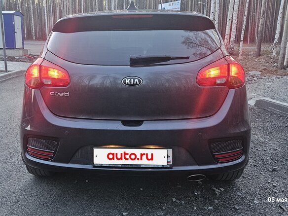 2017 Kia Ceed II Рестайлинг, серый, 1100000 рублей - вид 4
