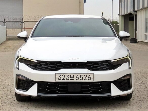 2023 Kia K5 III Рестайлинг, белый