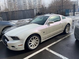 2012 Ford Mustang V Рестайлинг, белый, 2300000 рублей, вид 1