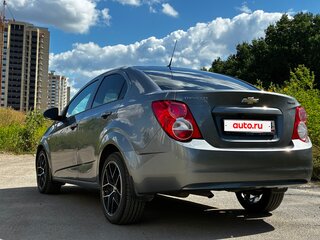 2013 Chevrolet Aveo II, серый, 499000 рублей, вид 2