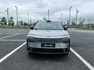 2026 Toyota bZ3X 58.3 kWh, серебристый, 2456029 рублей, вид 2