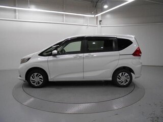 2023 Honda Freed II Рестайлинг, белый, 1410000 рублей, вид 4