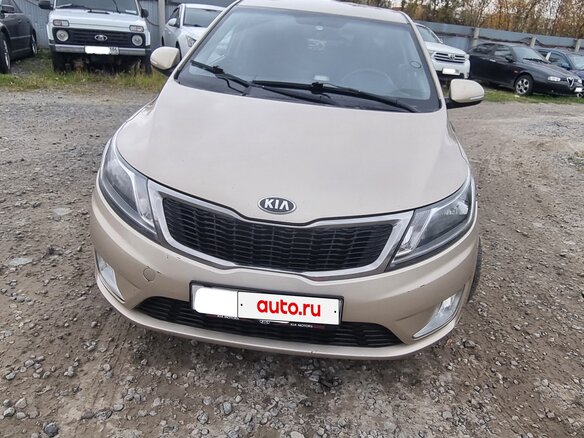 2013 Kia Rio 5-speed III, бежевый, 520000 рублей - вид 1