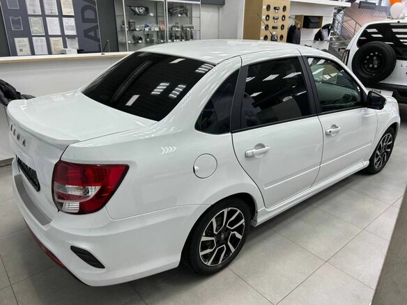 2026 Lada (ВАЗ) Granta I Рестайлинг, белый, 1369000 рублей - вид 3