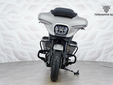 2023 Harley-Davidson CVO Street Glide, серебристый, 3899000 рублей, вид 4