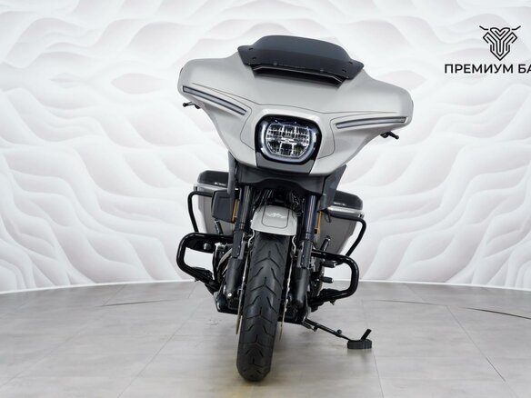 2023 Harley-Davidson CVO Street Glide, серебристый, 3899000 рублей - вид 3
