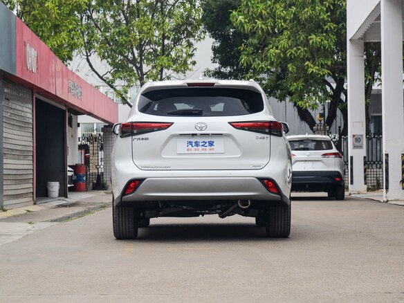 2026 Toyota Highlander IV (XU70), чёрный - вид 4