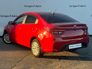 2020 Kia Rio IV, красный, 1625000 рублей, вид 4