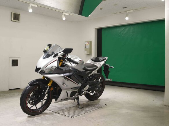 2020 Yamaha YZF-R3, серебристый - вид 3
