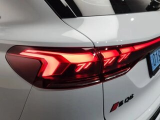 2025 Audi SQ6 e-tron, белый, 11585000 рублей, вид 5