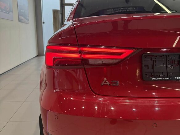 2018 Audi A3 III (8V) Рестайлинг, красный, 1799000 рублей - вид 10