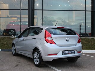 2014 Hyundai Solaris I Рестайлинг, серебристый, 850000 рублей, вид 4