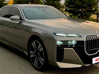 2023 BMW 7 серии 740i VII (G70), серый, 10750000 рублей, вид 3