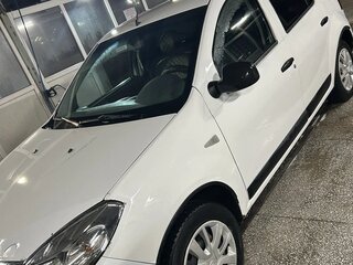 2011 Renault Sandero I, белый, 325000 рублей, вид 3