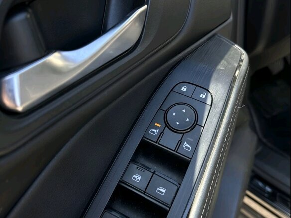 2023 Nissan Rogue III, чёрный - вид 5