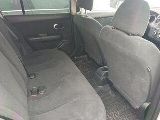 2013 Nissan Tiida I Рестайлинг, серебристый, 585000 рублей, вид 4
