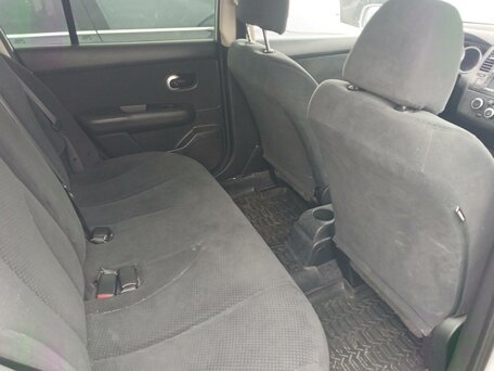 2013 Nissan Tiida I Рестайлинг, серебристый, 553000 рублей, вид 4