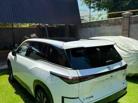 2025 Toyota bZ3X 58.3 kWh, белый, 2930000 рублей, вид 4