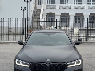 2021 BMW 5 серии 540i xDrive VII (G30/G31/G38) Рестайлинг, чёрный, 5800000 рублей, вид 3