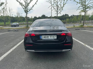 2024 Mercedes-Benz E-Класс 300 VI (W214, S214), чёрный, 9081782 рублей, вид 3