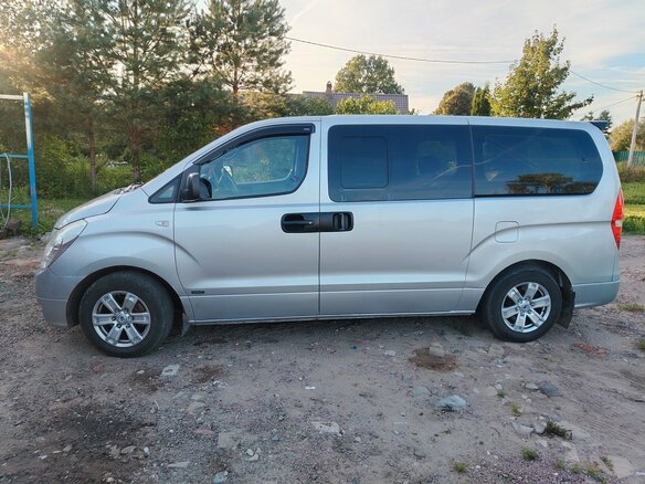 2009 Hyundai Grand Starex I, серый - вид 2