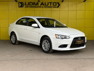 2013 Mitsubishi Lancer X Рестайлинг, белый, 699000 рублей, вид 3