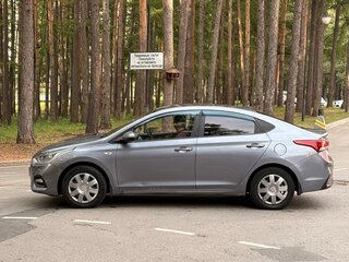 2017 Hyundai Solaris II, серый, 890000 рублей, вид 3