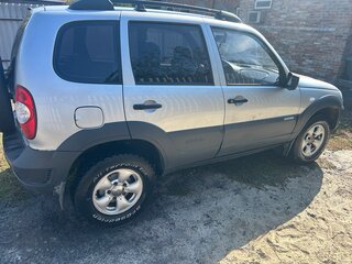 2011 Chevrolet Niva I Рестайлинг, серебристый, 449000 рублей, вид 4
