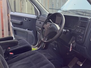 2001 Honda Stepwgn I Рестайлинг, белый, 450000 рублей, вид 4