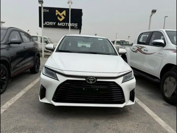 2026 Toyota Yaris XP150 Рестайлинг 2, белый, 1500000 рублей - вид 1
