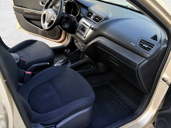 2015 Kia Rio III Рестайлинг, бежевый, 830000 рублей - вид 13