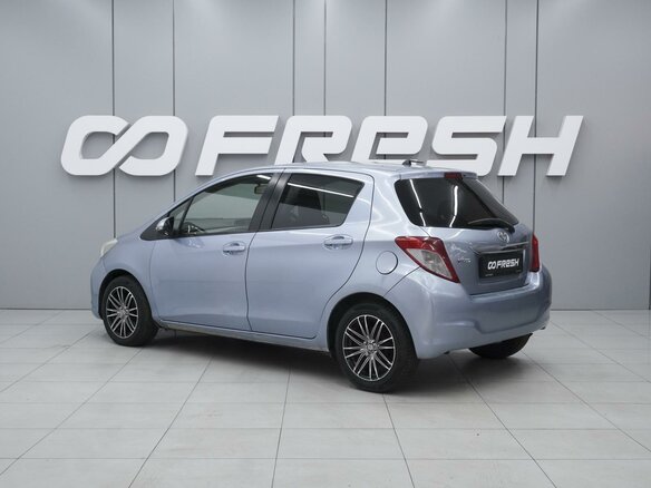 2013 Toyota Vitz III (XP130), синий, 450000 рублей - вид 1