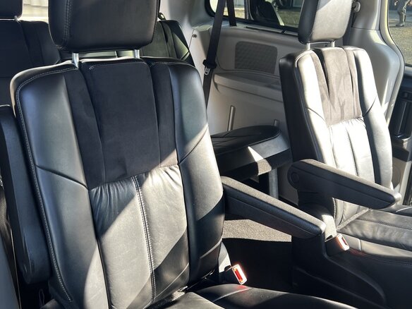 2013 Chrysler Voyager Grand V Рестайлинг, чёрный, 1940000 рублей - вид 7