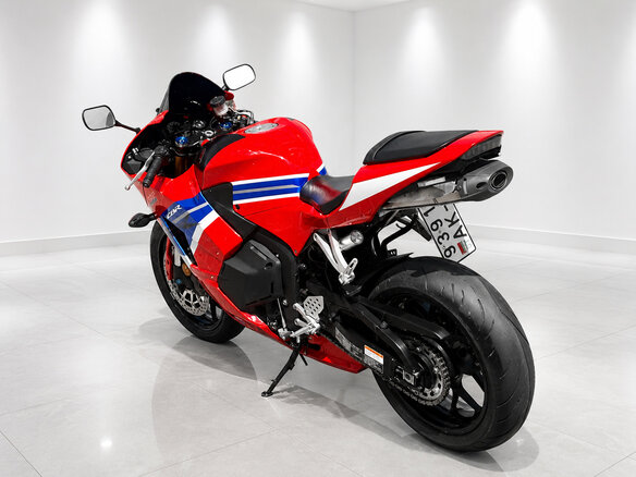 2023 Honda CBR 600RR, красный, 870019 рублей - вид 3