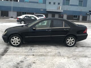 2003 Mercedes-Benz C-Класс 240 II (W203), чёрный, 500000 рублей, вид 4