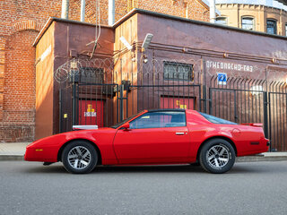 1989 Pontiac Firebird III, красный, 2500000 рублей, вид 2