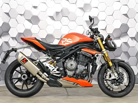2022 Triumph Speed Triple, оранжевый, 1377000 рублей, вид 3