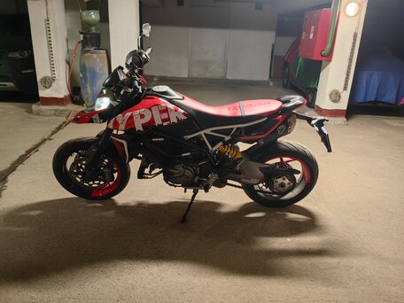2020 Ducati Hypermotard, красный, 1250000 рублей, вид 2