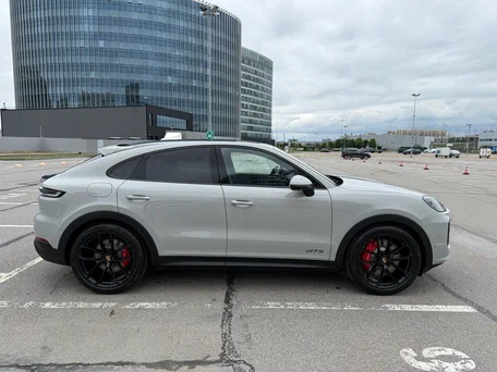 2026 Porsche Cayenne GTS Coupé III Рестайлинг, серый, 24900000 рублей, вид 2