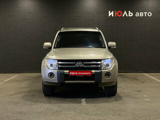 2010 Mitsubishi Pajero IV, бежевый, 1800000 рублей, вид 2