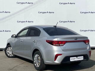 2017 Kia Rio IV, серебристый, 1020000 рублей, вид 4