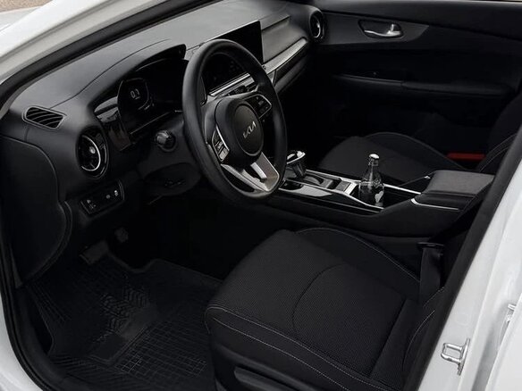 2023 Kia K3 II (China Market) Рестайлинг, белый - вид 10