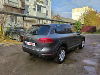 2010 Volkswagen Touareg II, серый, 1550000 рублей, вид 5