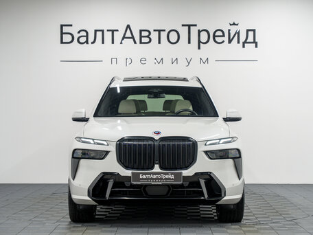 2023 BMW X7 40d I (G07) Рестайлинг, белый, 11590000 рублей, вид 4