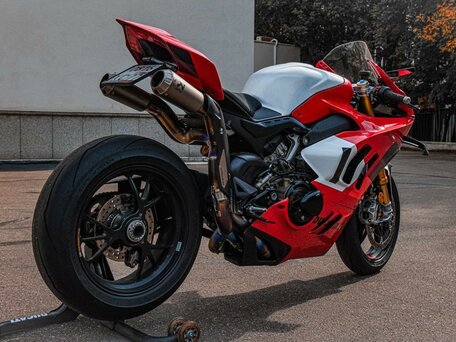 2024 Ducati Panigale V4, пурпурный, 5700000 рублей, вид 3