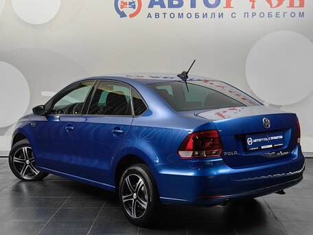 2018 Volkswagen Polo V Рестайлинг, синий, 1333000 рублей, вид 2