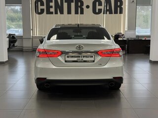 2021 Toyota Camry VIII (XV70) Рестайлинг, белый, 3185000 рублей, вид 4
