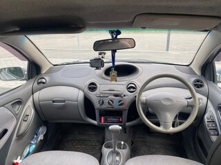 2000 Toyota Vitz I (P10), белый, 280000 рублей, вид 5