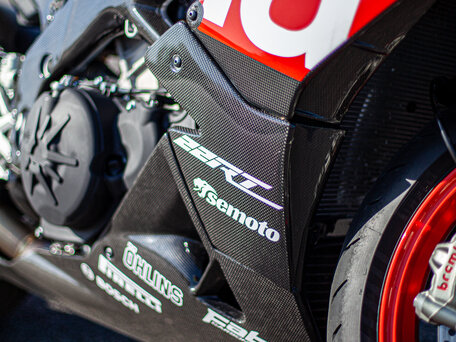 2018 Aprilia Tuono V4, чёрный, 993387 рублей, вид 3